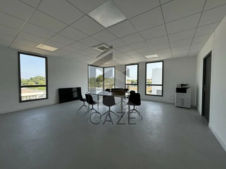 Office in Artigues-près-Bordeaux to rent - Building Photo - Image 3 of 10