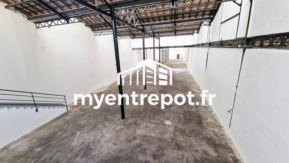 Light Industrial in Marseille to rent - Interior Photo - Image 3 of 8