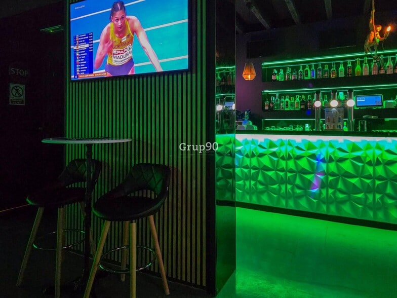 Retail in Lleida, Lérida to rent - Interior Photo - Image 2 of 21