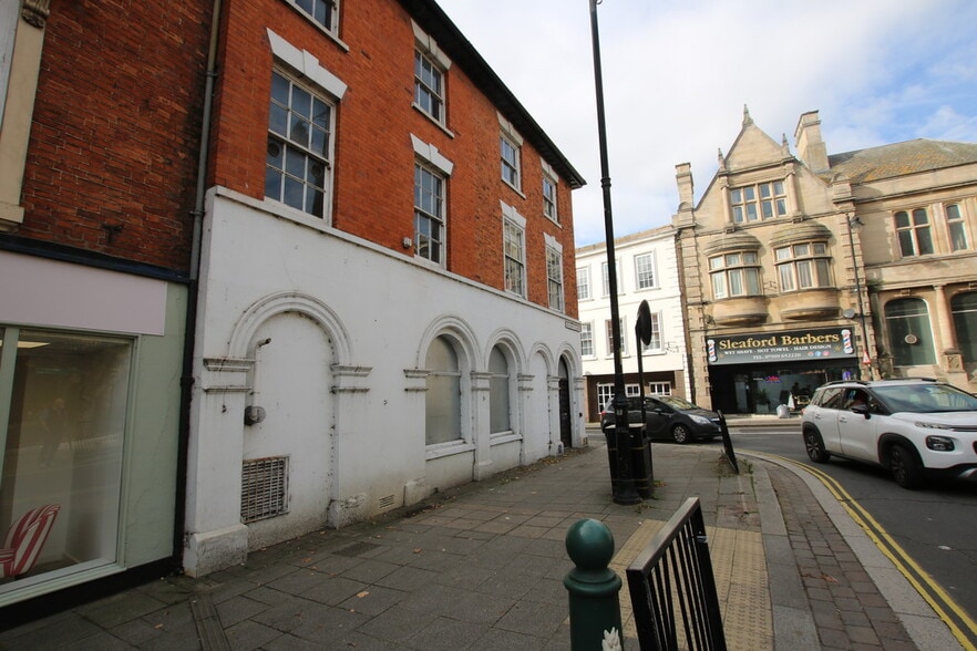 21 Market Pl, Sleaford for sale - Building Photo - Image 3 of 13