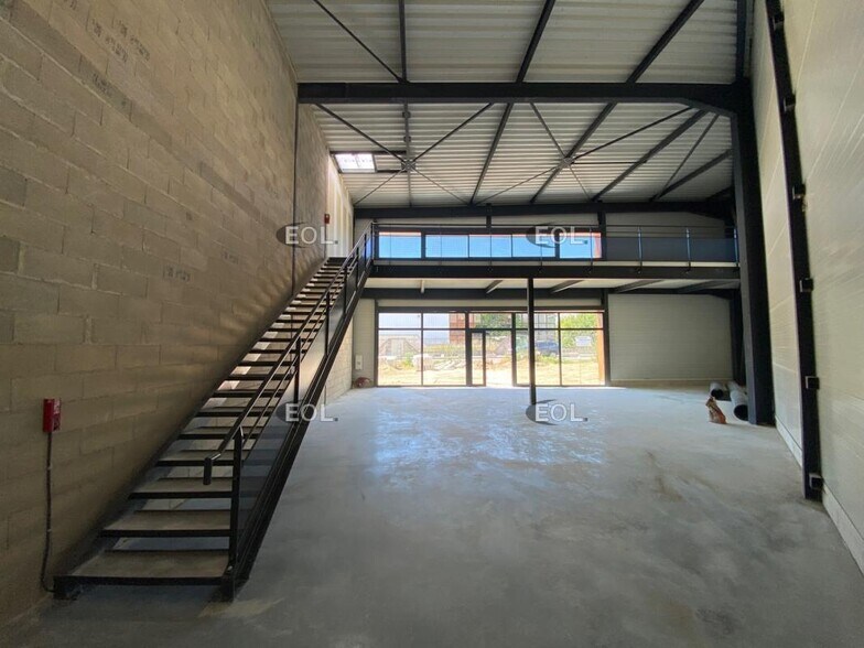 Light Industrial in Roquevaire to rent - Building Photo - Image 1 of 4