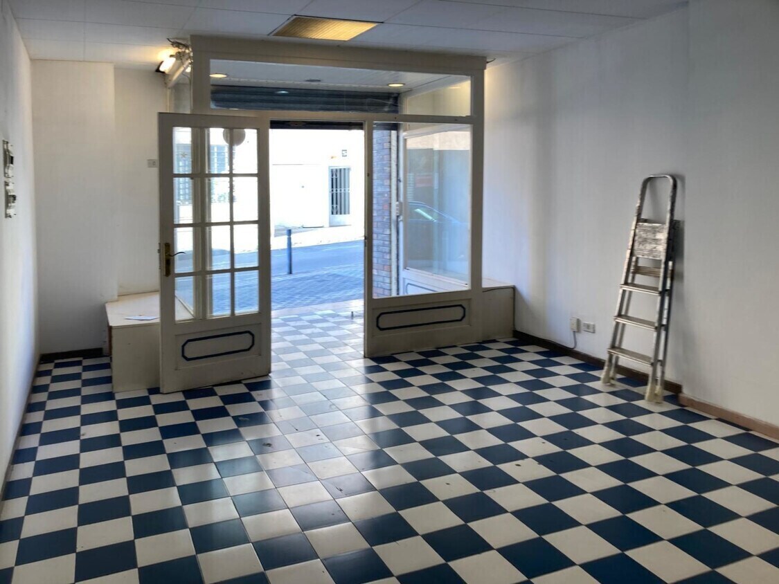 Retail in Mataró, Barcelona to rent Primary Photo- Image 1 of 2