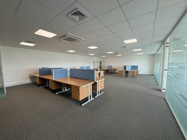 Wellington Way, Bourn to rent - Building Photo - Image 2 of 7