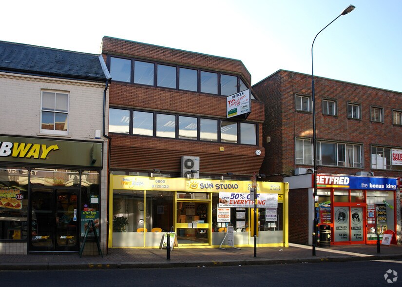 104 High St, Brentwood to rent - Building Photo - Image 2 of 5