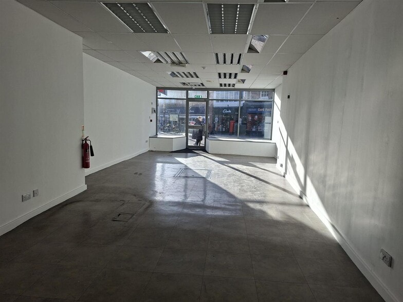 6 South Parade, Melton Mowbray to rent - Building Photo - Image 2 of 25