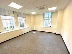 11 Hanover Sq, New York, NY to rent Interior Photo- Image 1 of 6