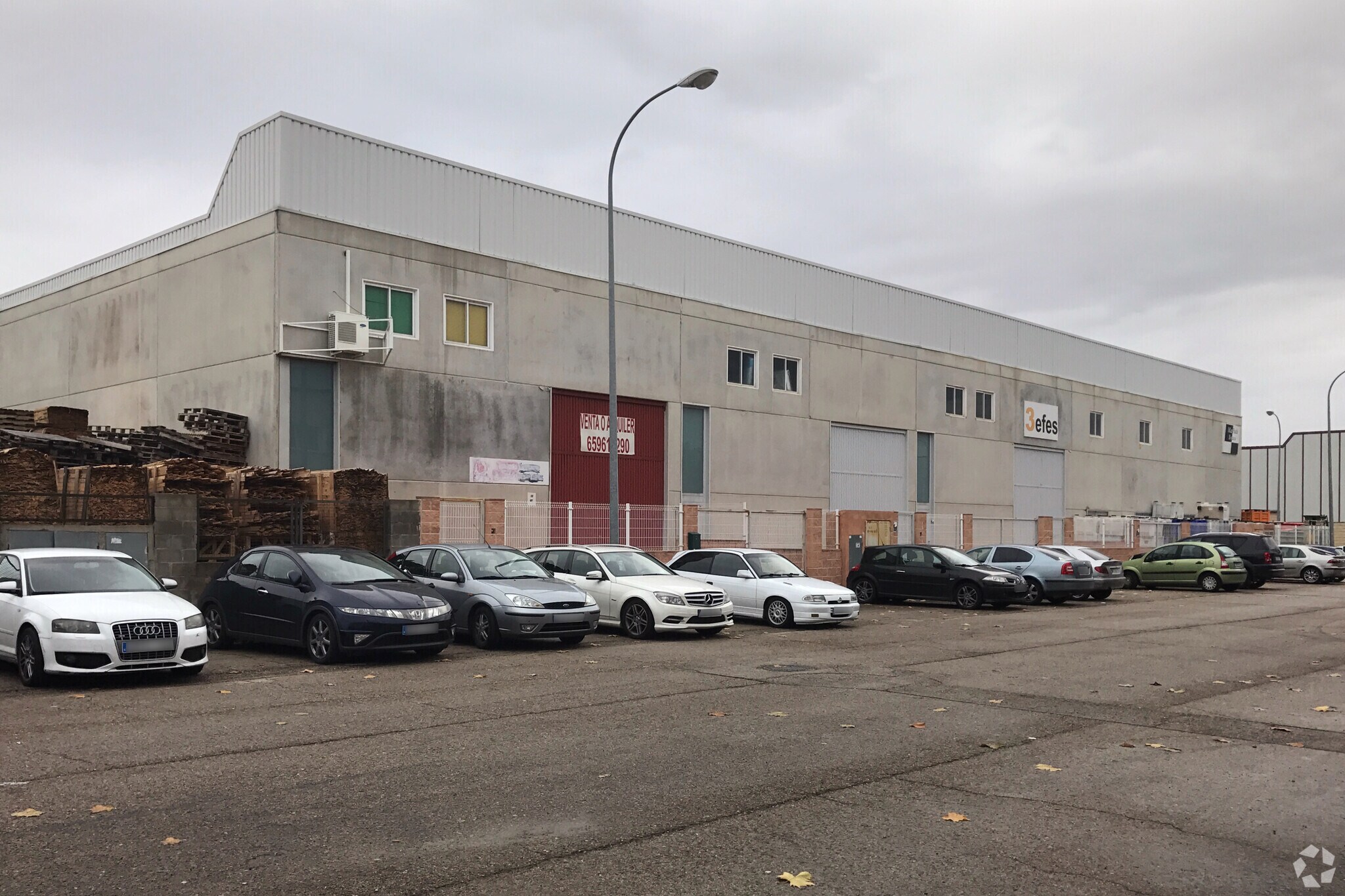 Industrial in Loeches, Madrid for sale Primary Photo- Image 1 of 3