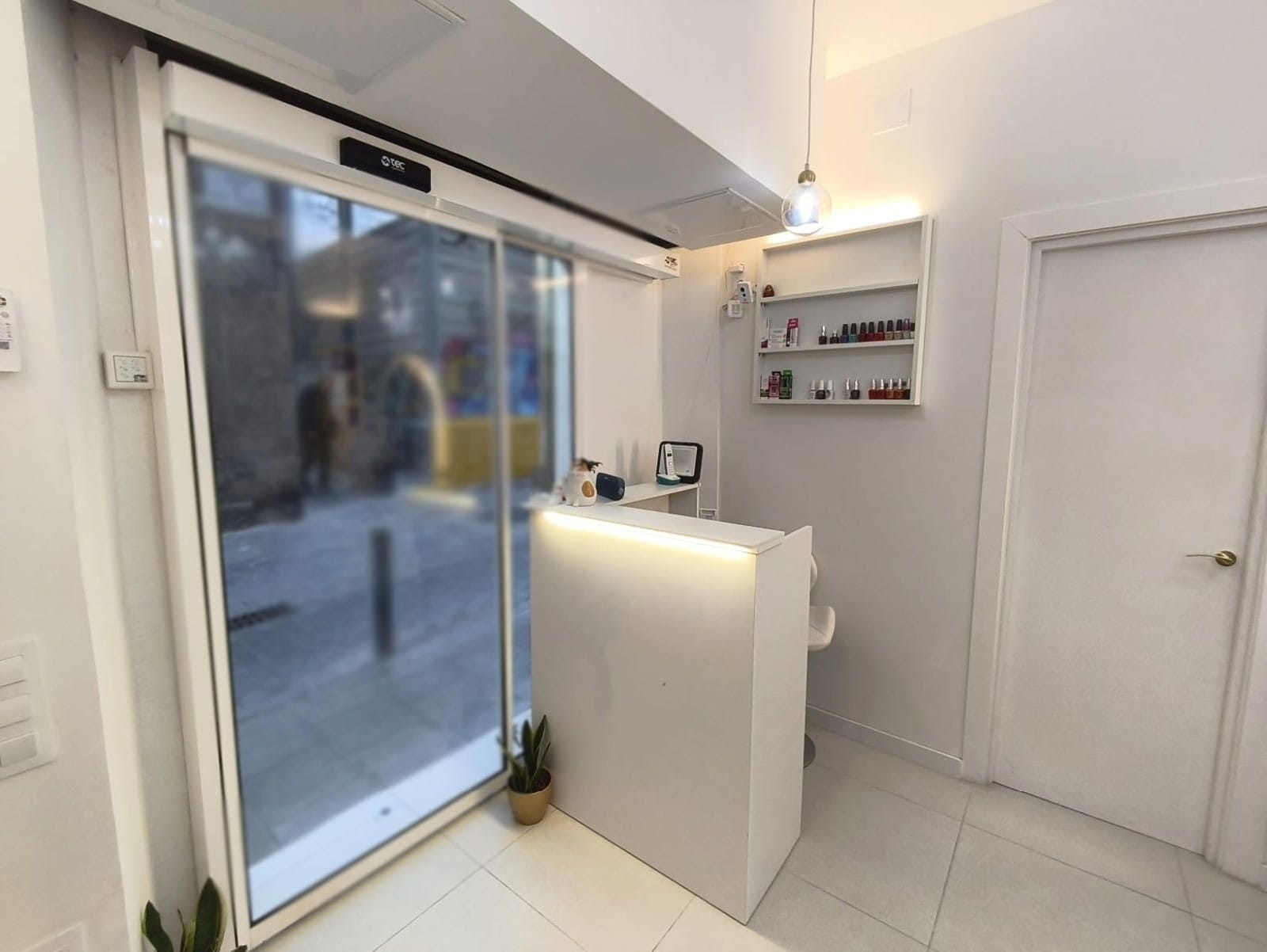 Retail in Barcelona, Barcelona to rent Interior Photo- Image 1 of 14