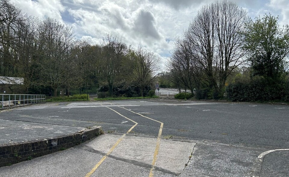 324 Outland Rd, Plymouth to rent - Building Photo - Image 2 of 6