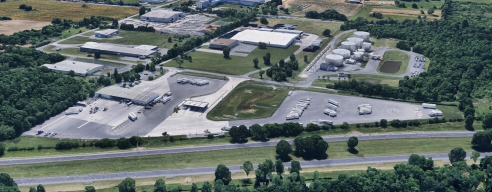 818 Corning Way, Martinsburg, WV to rent - Primary Photo - Image 1 of 15