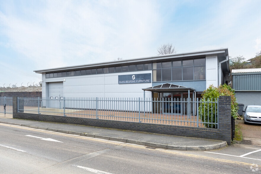 Units 1-4 Chapman Way, Tunbridge Wells for sale - Building Photo - Image 2 of 8