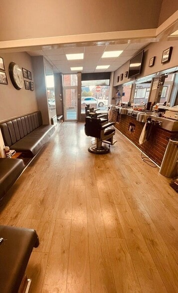 4 Bradwall Rd, Sandbach to rent - Building Photo - Image 3 of 5