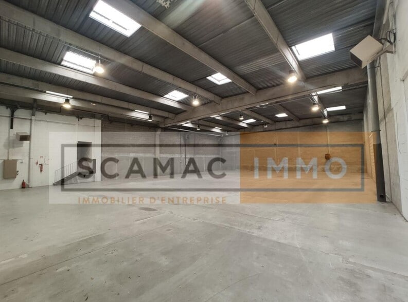 Industrial in Palaiseau to rent - Interior Photo - Image 2 of 5