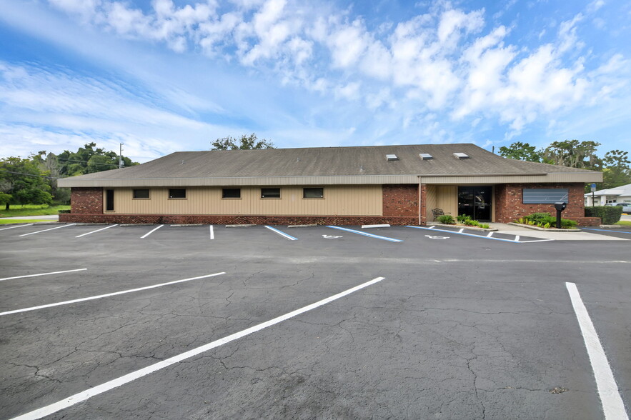 403 W Highland Blvd, Inverness, FL for rent - Primary Photo - Image 1 of 60