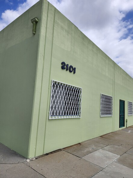 2101 E 37th St, Vernon, CA for sale - Building Photo - Image 2 of 17