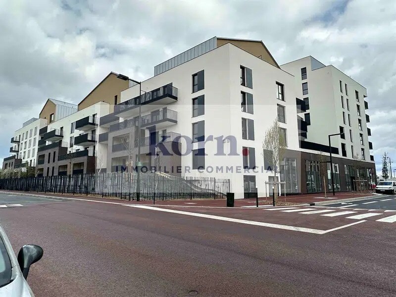 Retail in Bagneux to rent Building Photo- Image 1 of 5