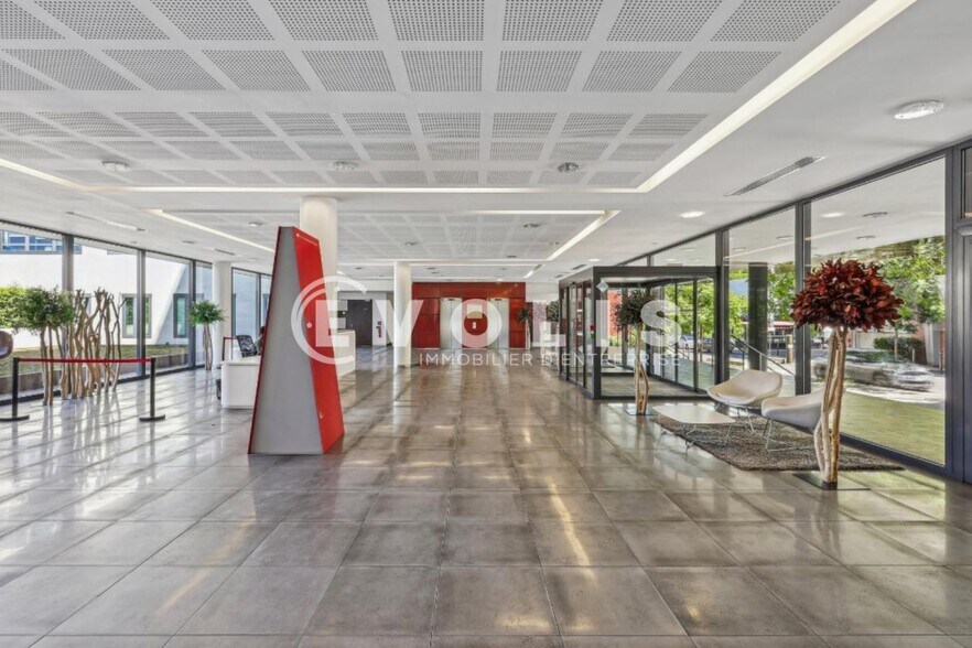 Office in Rosny-sous-Bois to rent - Lobby - Image 2 of 14