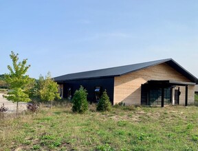 7334 E Duck Lake Rd, Lake Leelanau, MI for sale Building Photo- Image 1 of 17