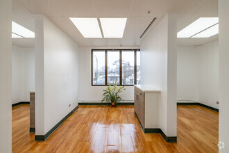 4211 N Cicero Ave, Chicago, IL for rent Interior Photo- Image 2 of 4