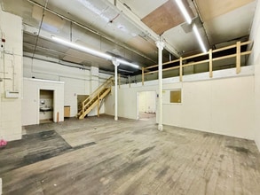 Rossini St, Bolton to rent Interior Photo- Image 2 of 6