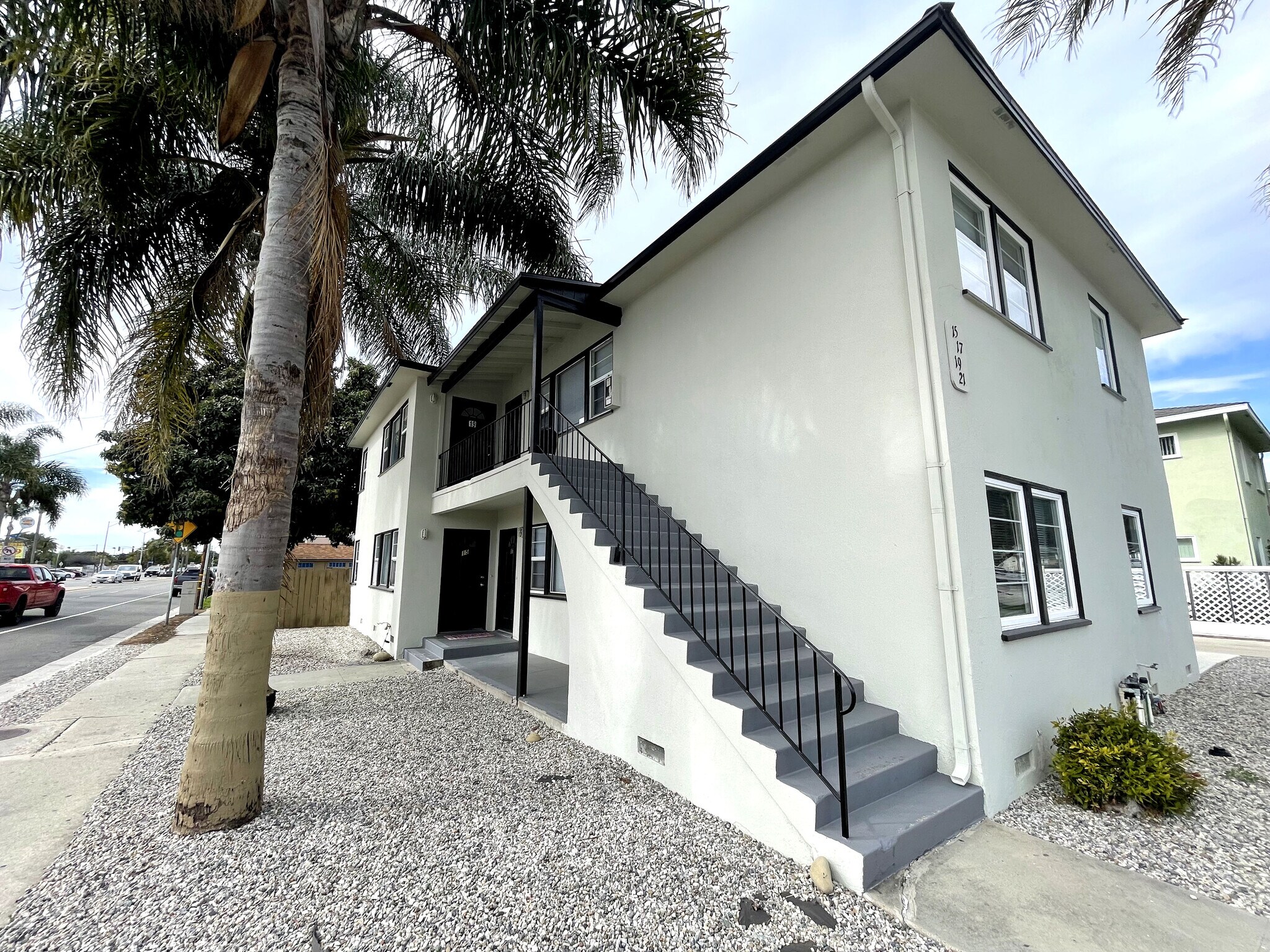 15 N Dos Caminos Ave, Ventura, CA for sale Primary Photo- Image 1 of 1