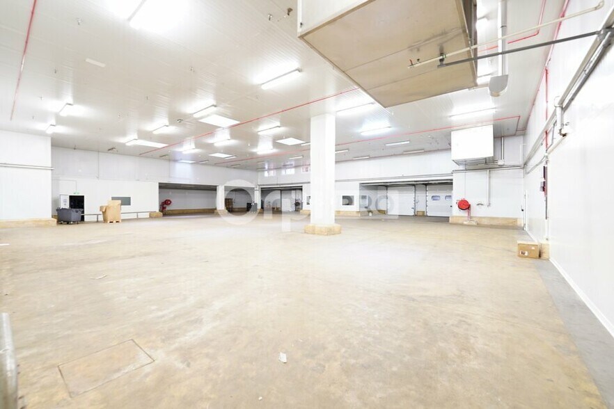 5 Avenue Bernard Vos, Mions to rent - Interior Photo - Image 2 of 35