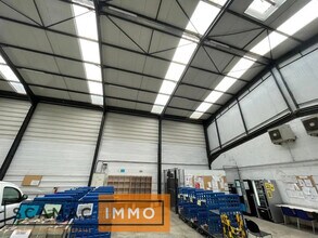 Office in Combs-la-Ville to rent Building Photo- Image 2 of 7