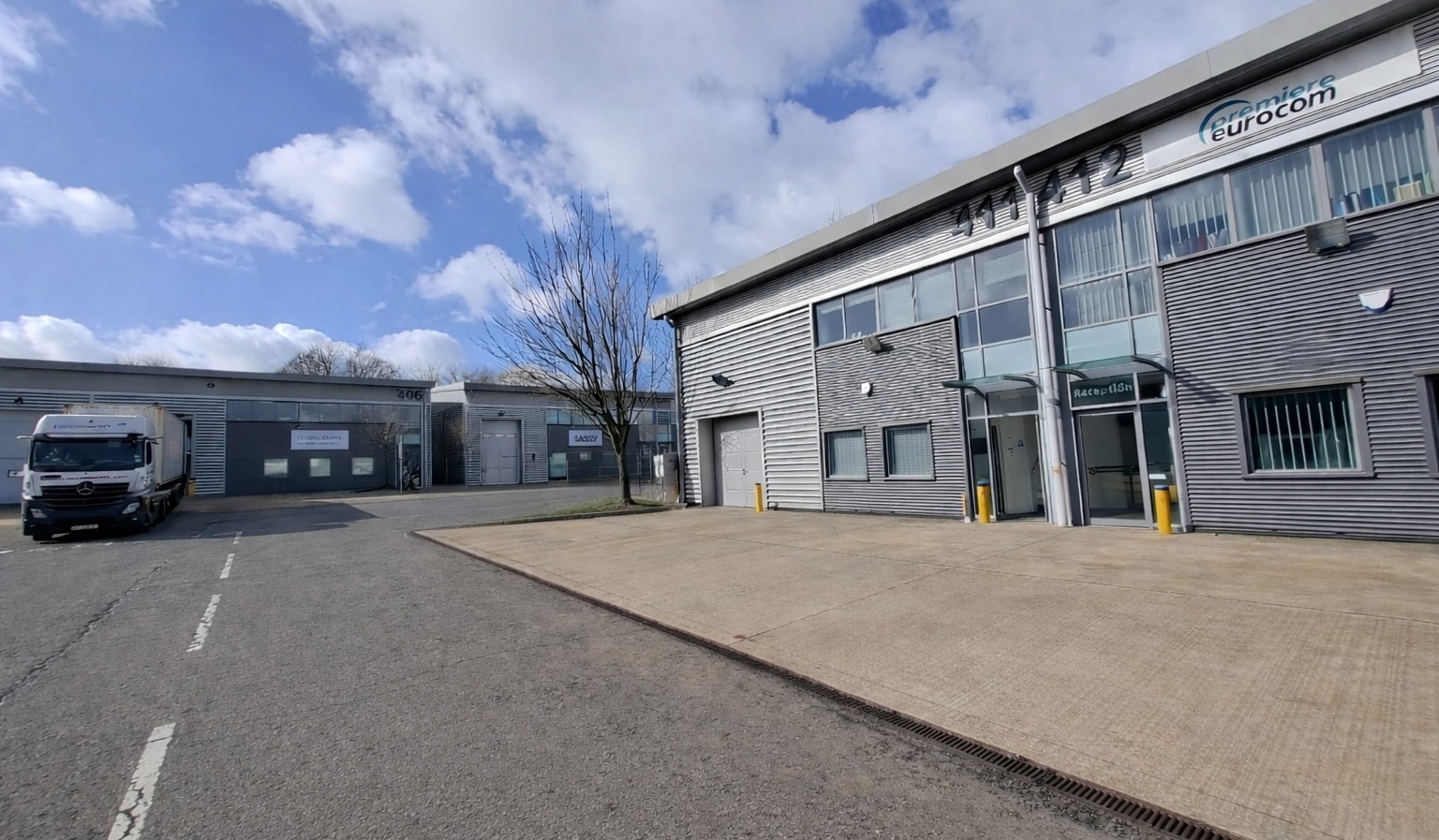 Centennial Ave, Elstree to rent Building Photo- Image 1 of 3