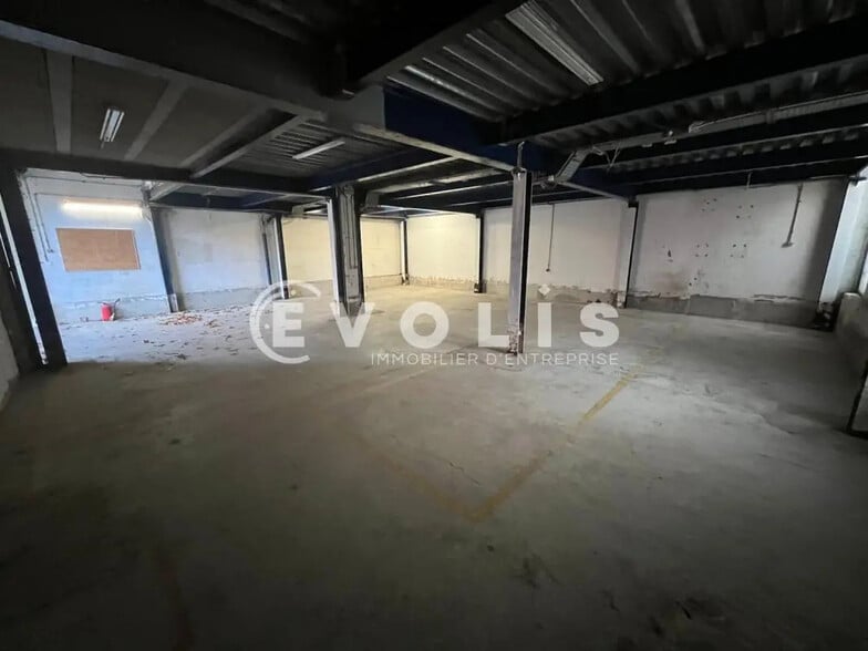 Light Industrial in Croissy-Beaubourg to rent - Interior Photo - Image 3 of 11