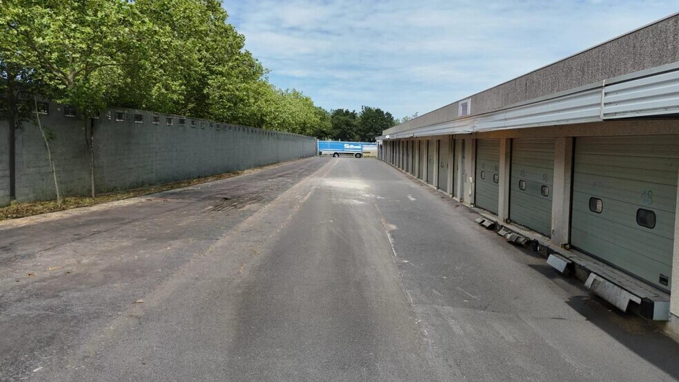 Industrial in Bondoufle for sale - Building Photo - Image 2 of 9