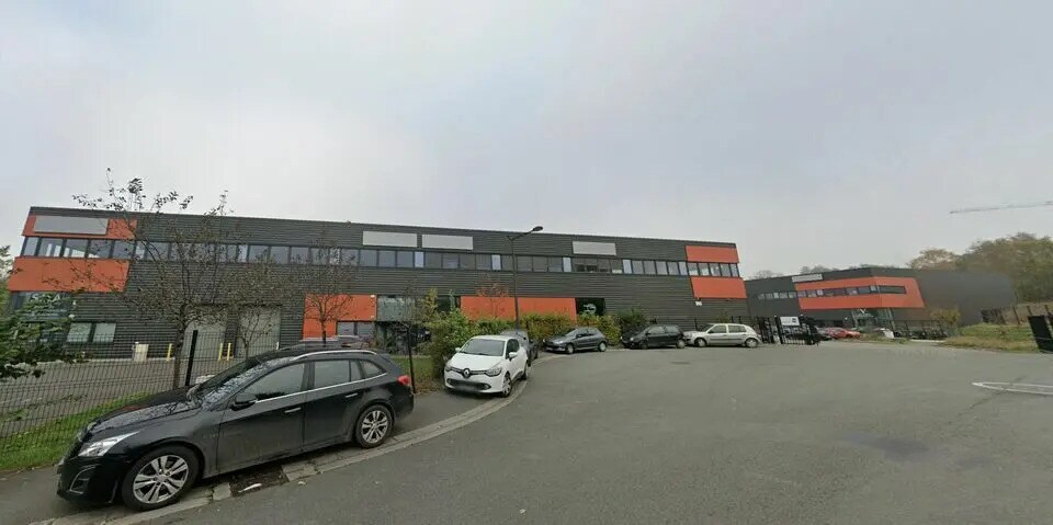 Light Industrial in Croix for sale Building Photo- Image 1 of 3