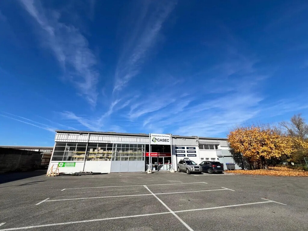 Vente Local d'activités 1 270 m² - Photo 1