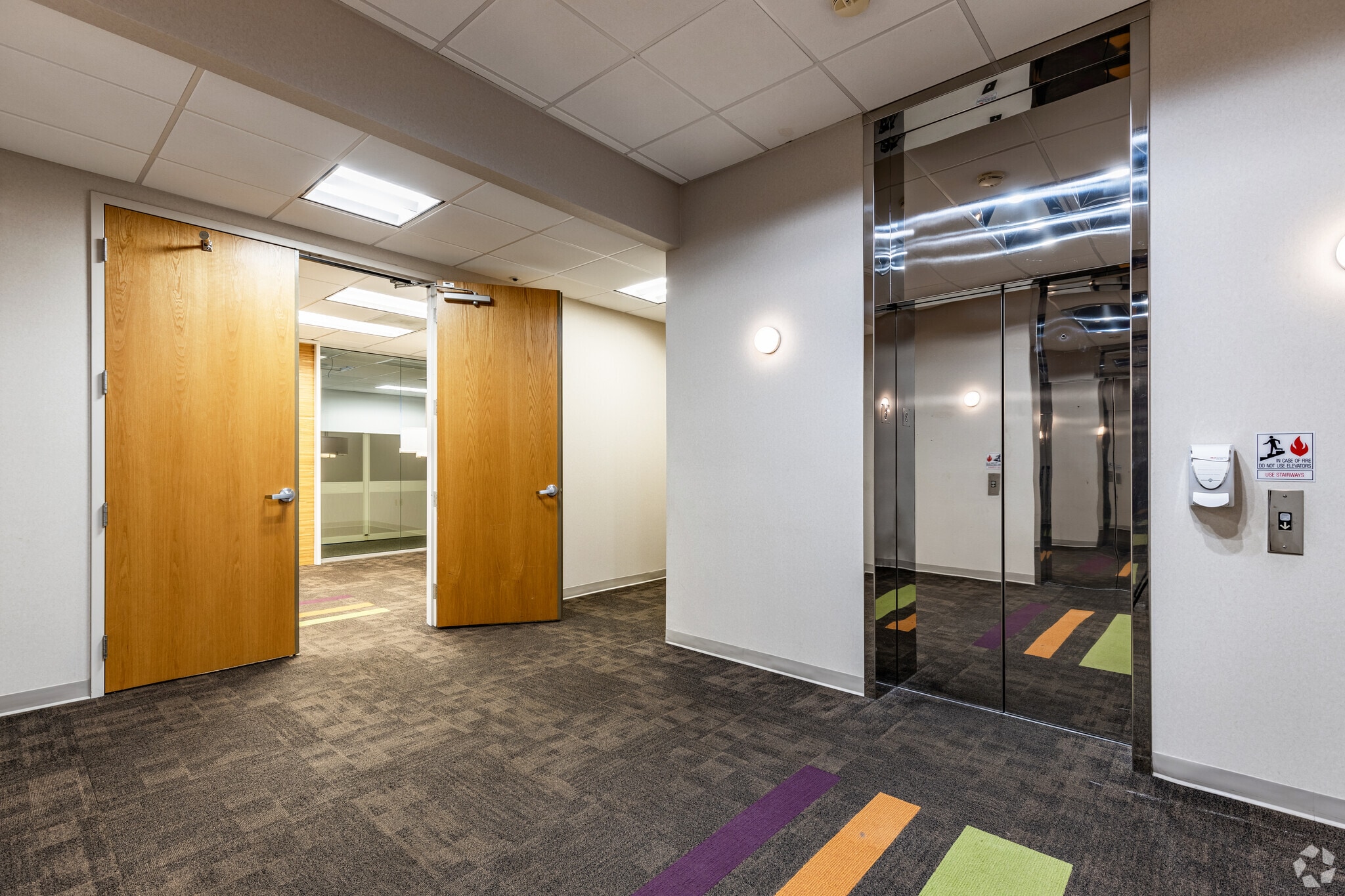 9500 Koger Blvd N, Saint Petersburg, FL to rent Interior Photo- Image 1 of 4