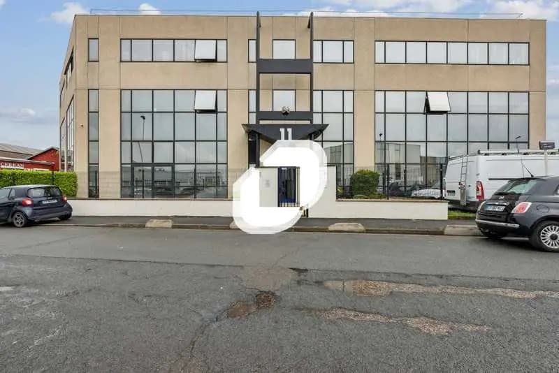 Light Industrial in Noisy-le-Sec to rent Building Photo- Image 1 of 14