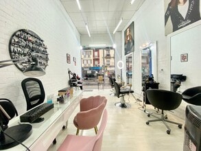 Retail in Madrid, Madrid to rent Interior Photo- Image 2 of 6