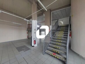 Retail in Houilles to rent Interior Photo- Image 2 of 16