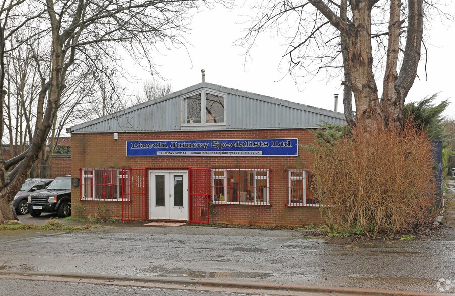 8 Crofton Dr, Lincoln for sale - Primary Photo - Image 1 of 1