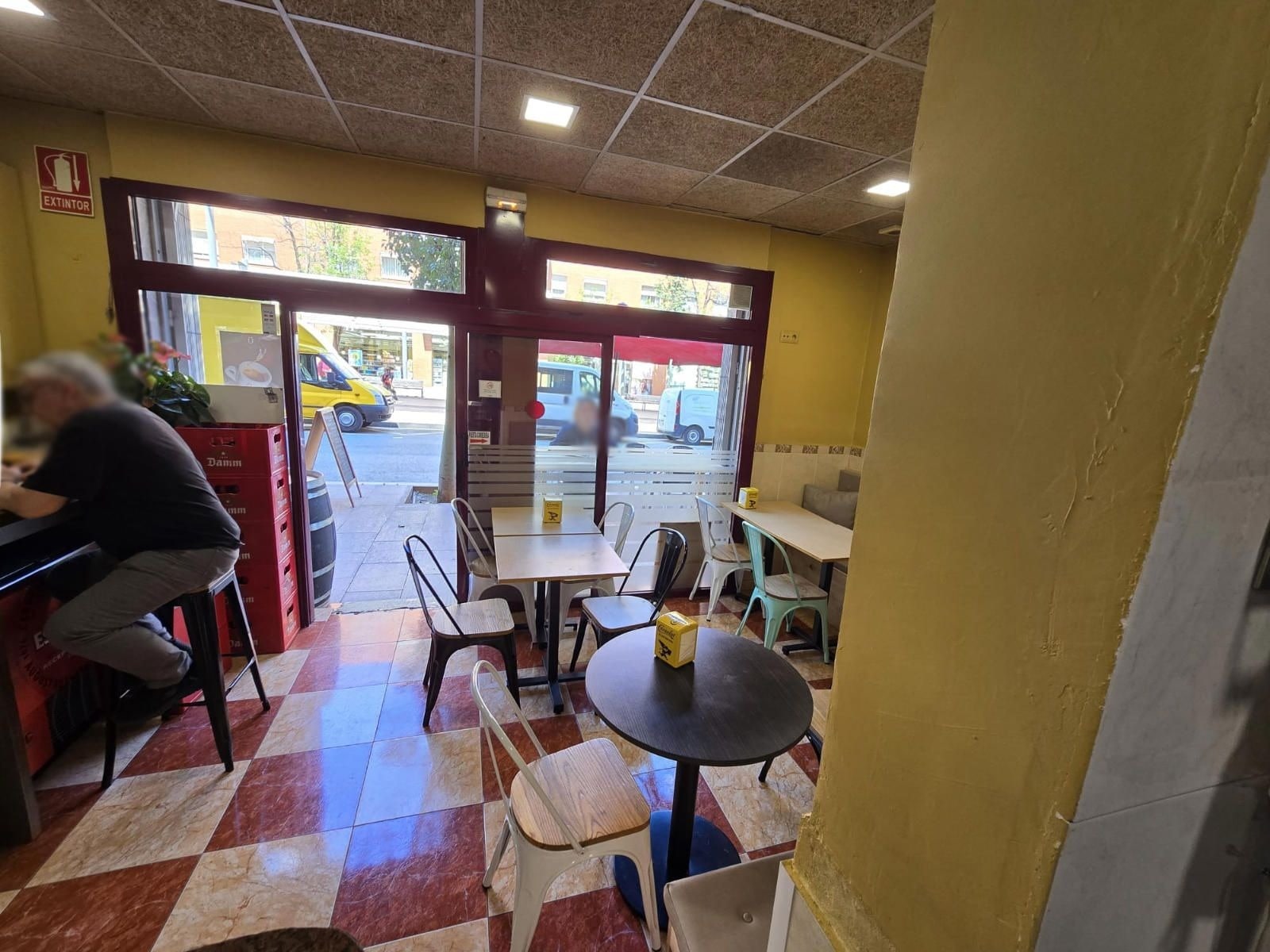 Retail in Barcelona, Barcelona to rent Interior Photo- Image 1 of 9
