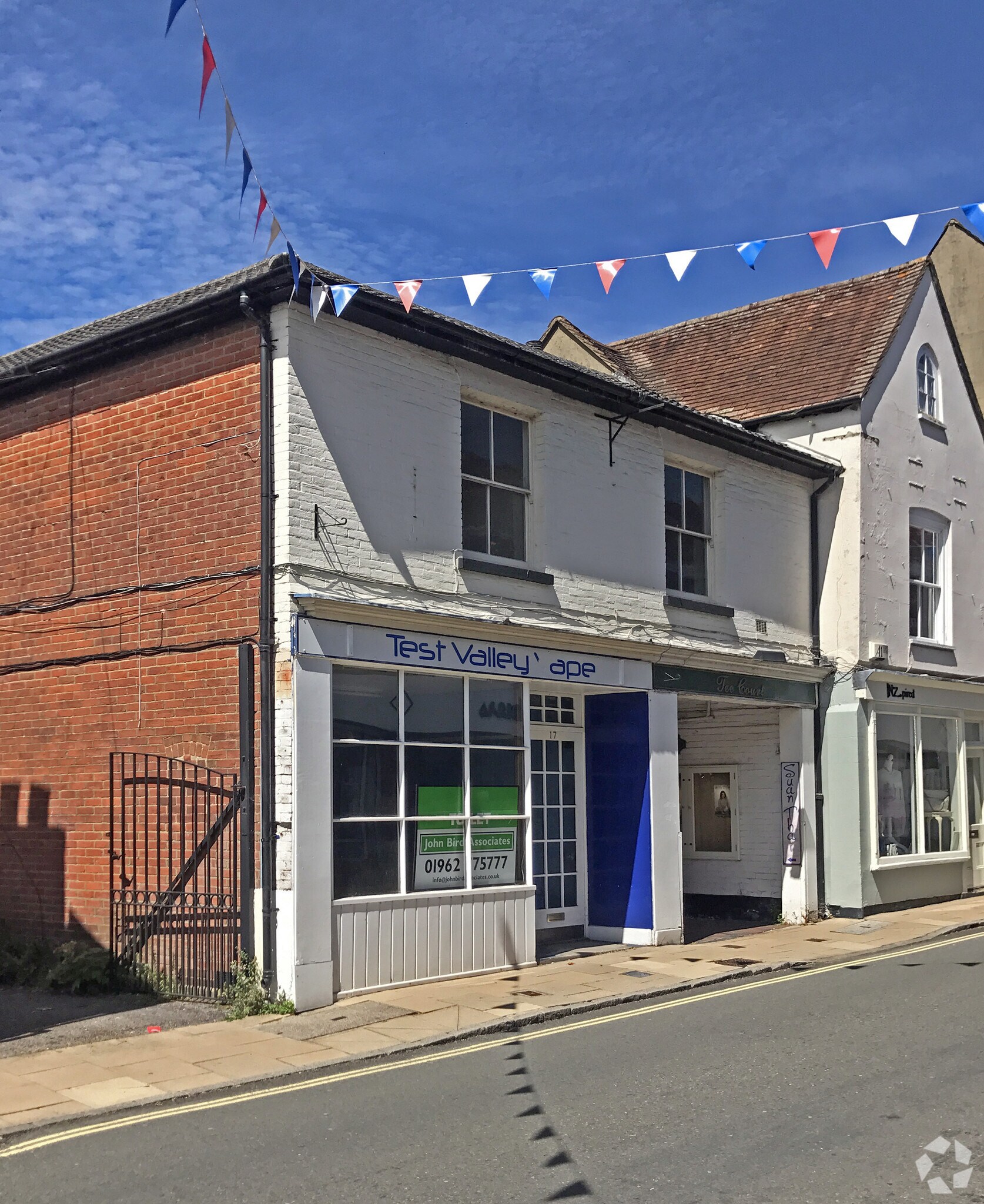 17 Bell St, Romsey to rent Primary Photo- Image 1 of 3