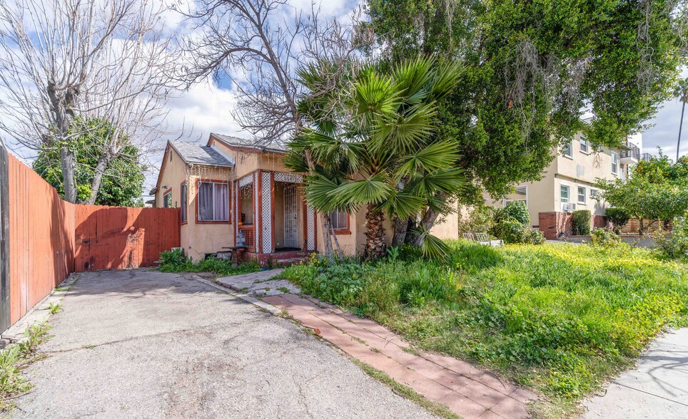 11649 Burbank Blvd, North Hollywood, CA for sale - Primary Photo - Image 1 of 10