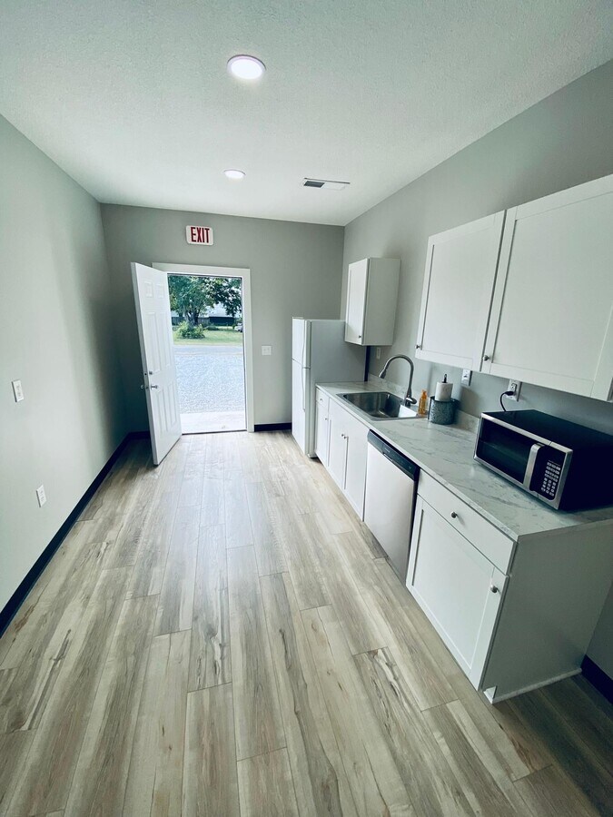 300 N Old Highway 71, Adrian 64720 UK