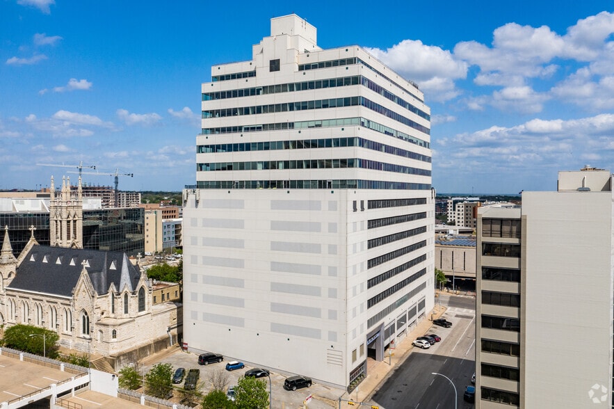 206 E 9th St, Austin, TX for rent - Building Photo - Image 1 of 7