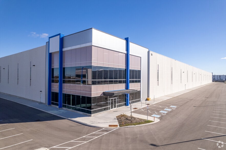 10 Newkirk Crt, Brampton, ON to rent - Primary Photo - Image 1 of 3