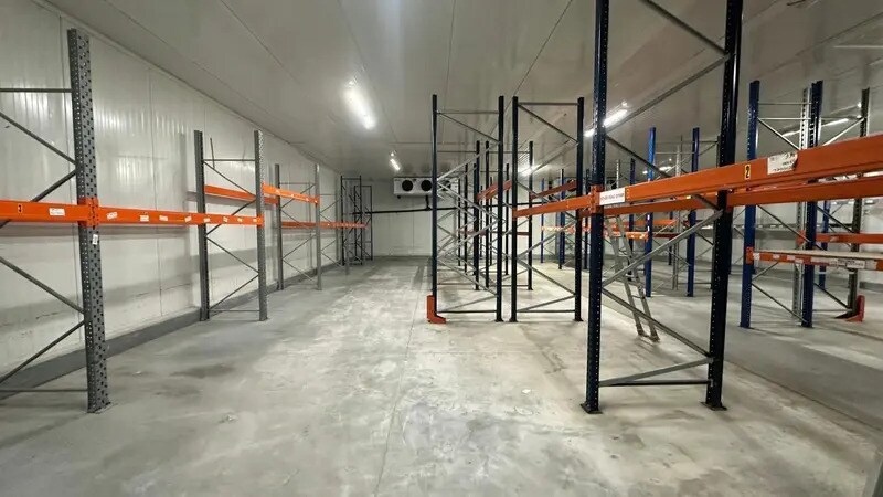 Light Industrial in Montreuil for sale - Interior Photo - Image 2 of 7