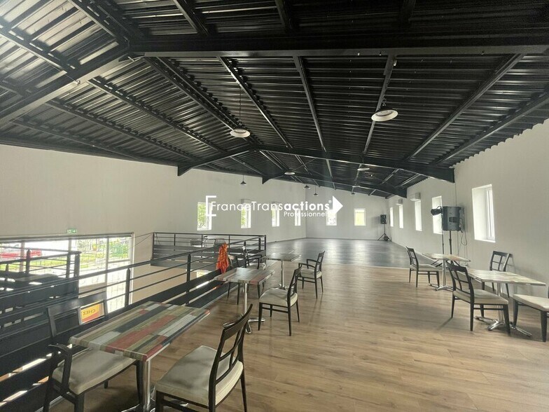 Retail in Toulouse to rent - Interior Photo - Image 3 of 9
