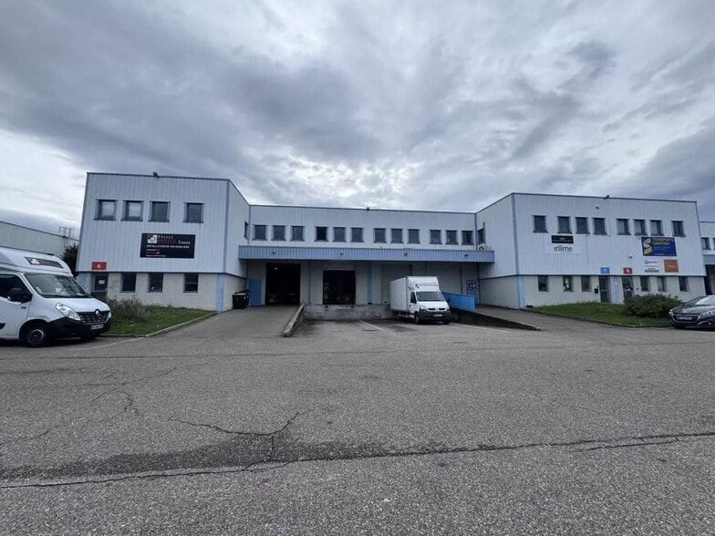 Office in Genas to rent - Building Photo - Image 1 of 5