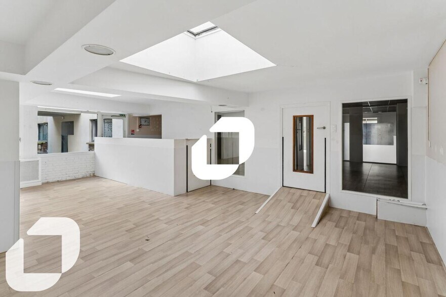 Office in Saint-Cloud to rent - Interior Photo - Image 3 of 9