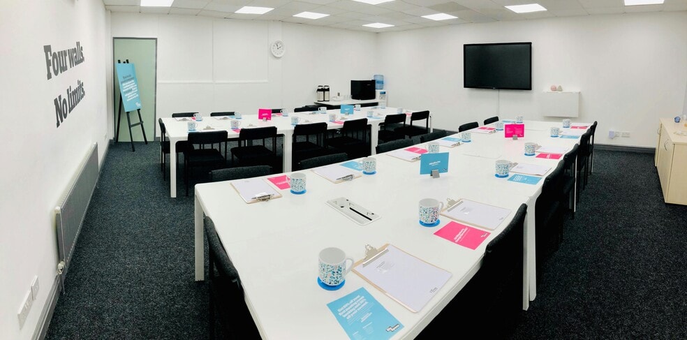 Turnstall Rd, Leeds to rent - Building Photo - Image 2 of 7