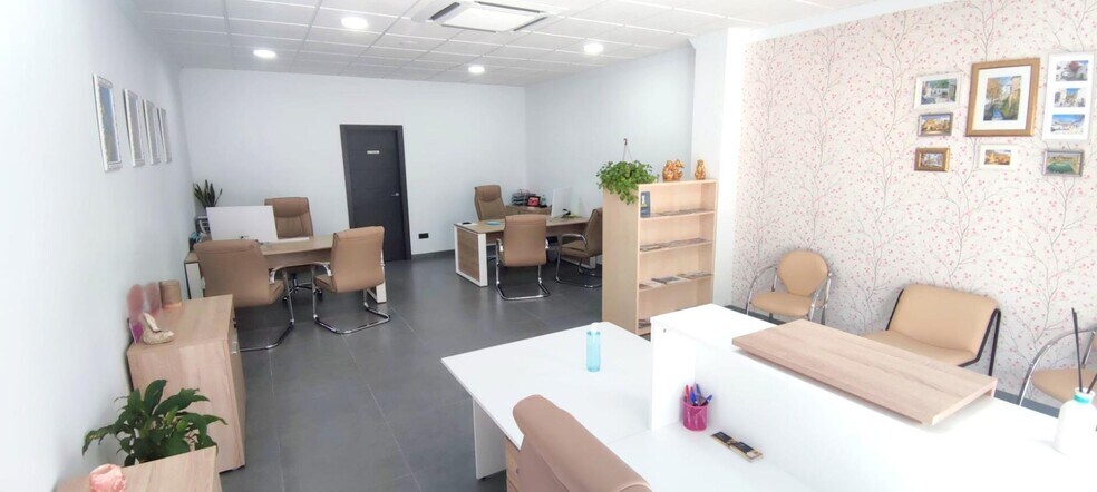Retail in Albolote for sale - Interior Photo - Image 2 of 9