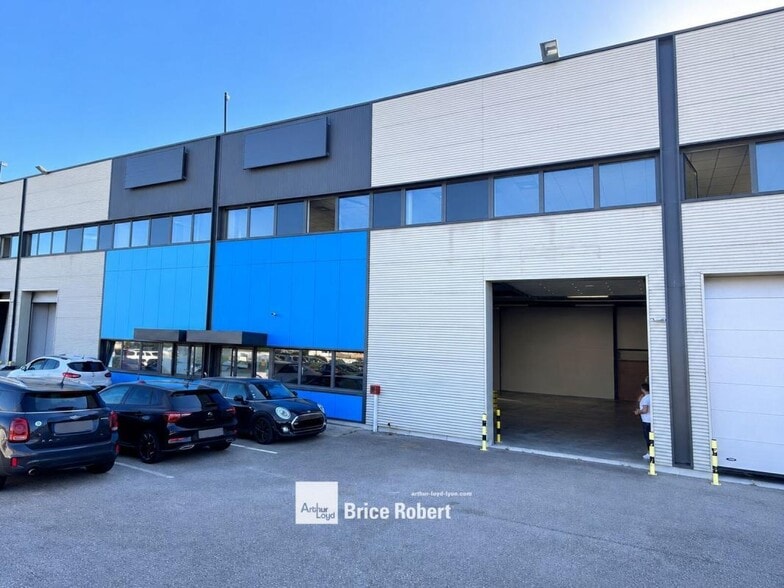 21 Rue Marcel Mérieux, Corbas to rent - Building Photo - Image 1 of 6